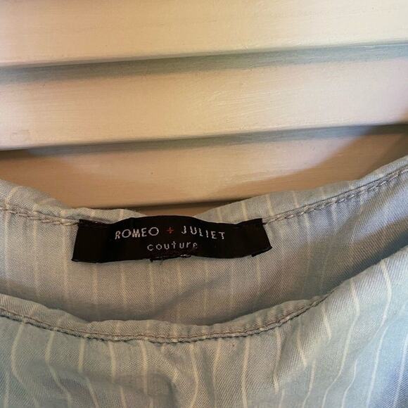 Romeo + Juliet pinstripe cold shoulder mini‎ dress - Picture 7 of 12